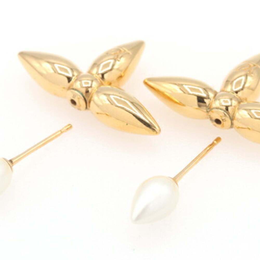 LOUIS VUITTON Gold Monogram Earrings - Picture 3 of 8